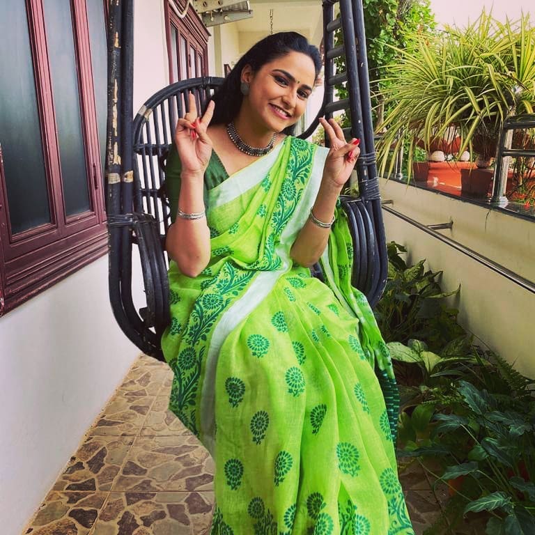 Zee Telugu Tv Anchor Kasi Annapurna In Green Saree Blouse